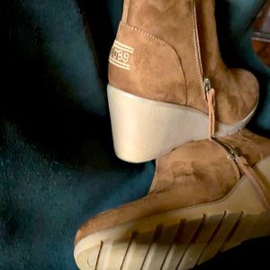 Skechers Suede boots